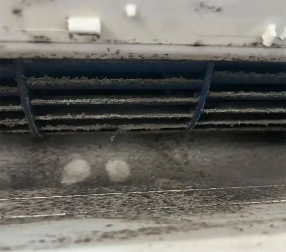 蔡甸空调吹的风有股烧焦味是怎么回事